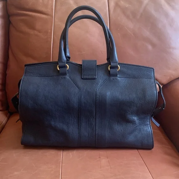 🦋Beautiful YSL Navy Blue Leather Handbag🦋 - Picture 3 of 14